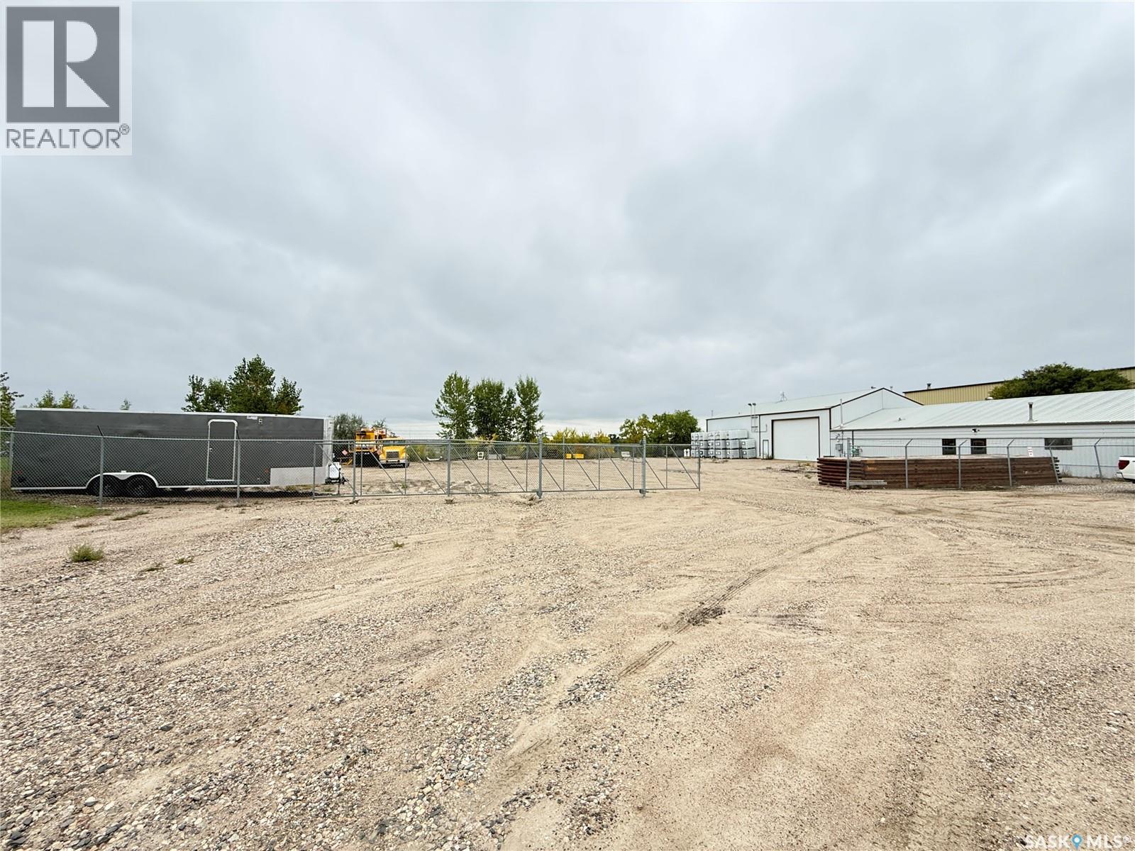 118 & 122 Perkins STREET, Estevan — photo 3