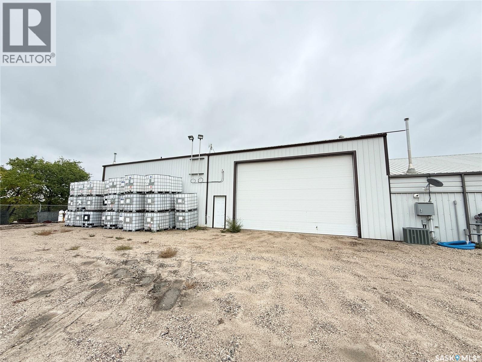 118 & 122 Perkins STREET, Estevan — photo 4