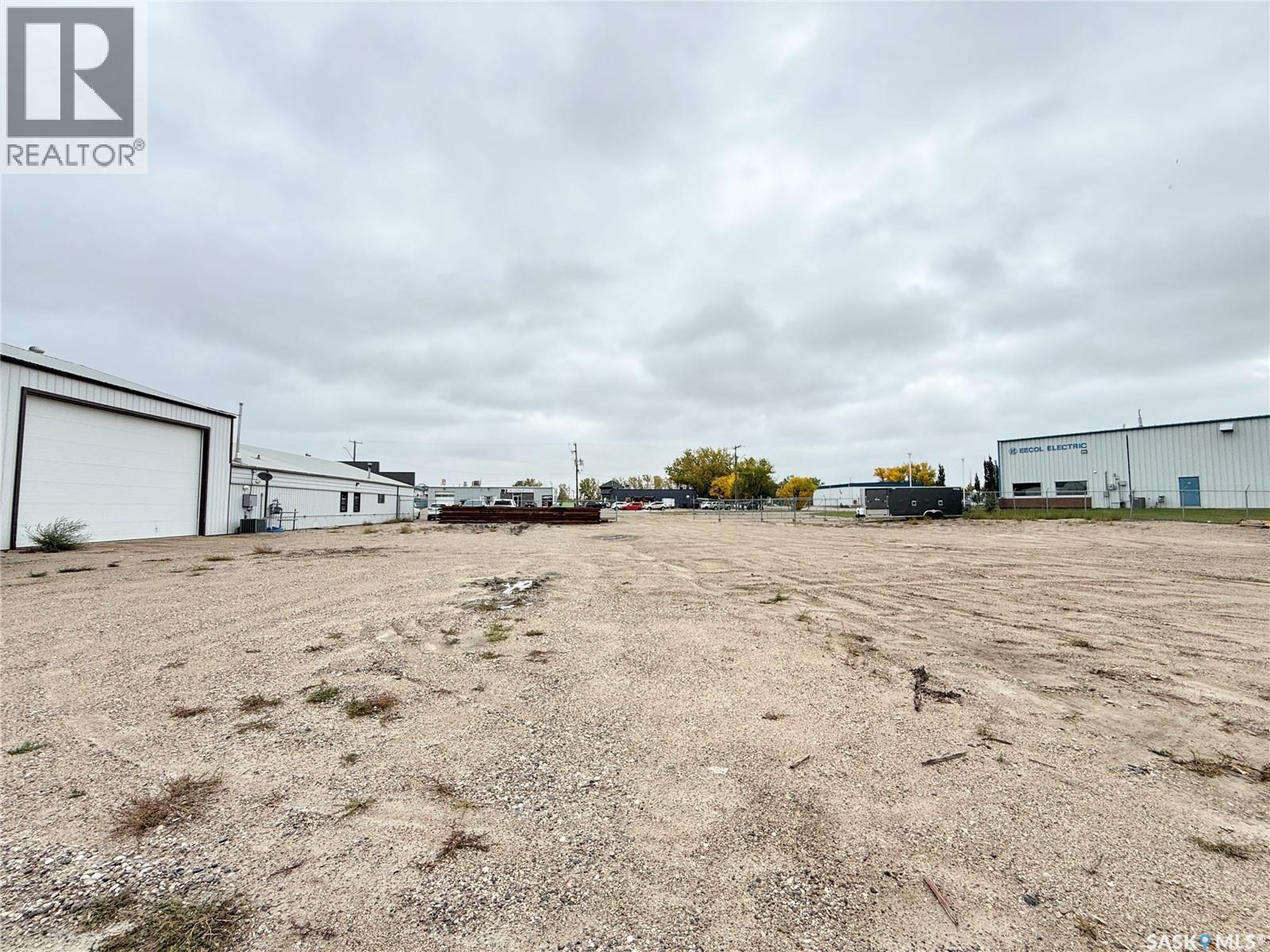118 & 122 Perkins STREET, Estevan — photo 5