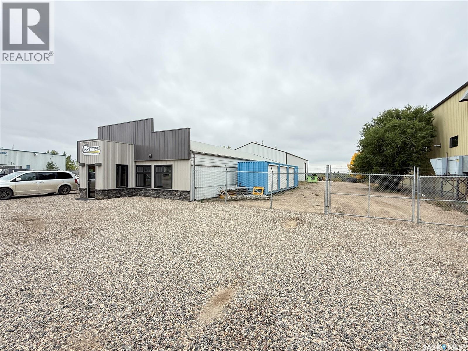 118 & 122 Perkins STREET, Estevan — photo 8