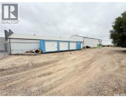118 & 122 Perkins Street, Estevan, SK S4A2K1 Photo 9
