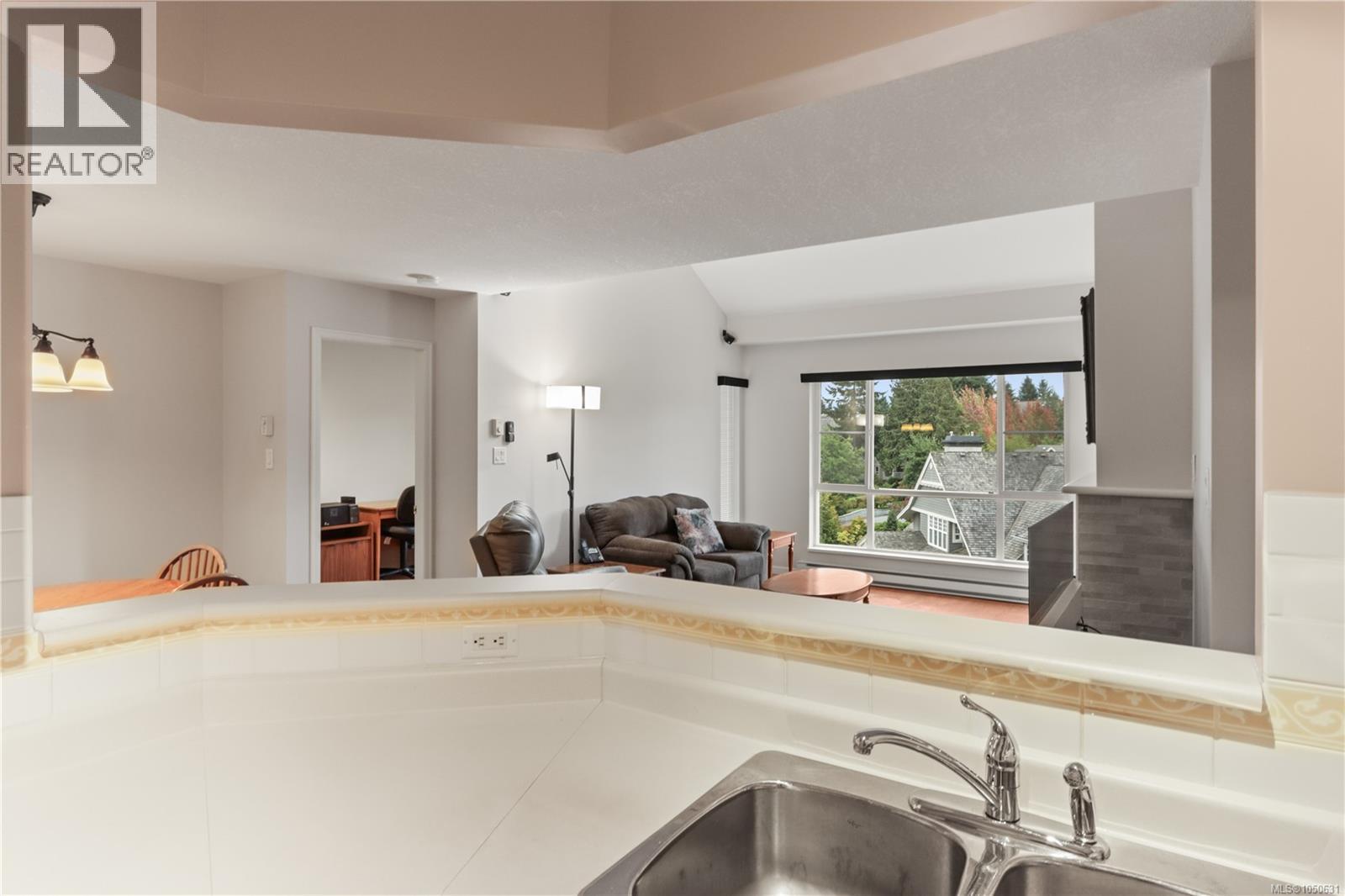 #402 5620 Edgewater Lane - Image 8
