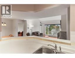 Kitchen - 402 5620 Edgewater Lane, Nanaimo, BC V9T6K1 Photo 8