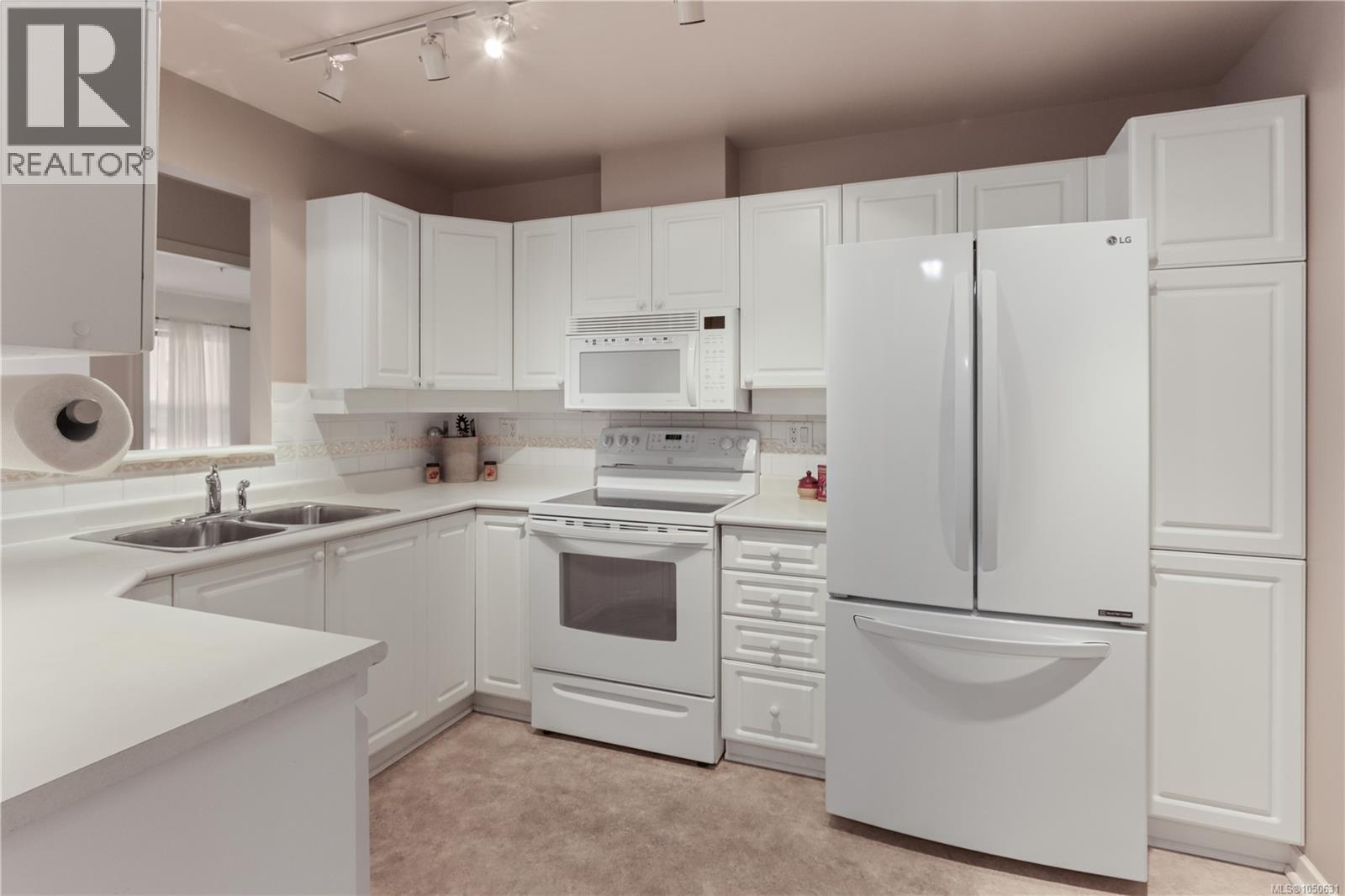 #402 5620 Edgewater Lane - Image 4