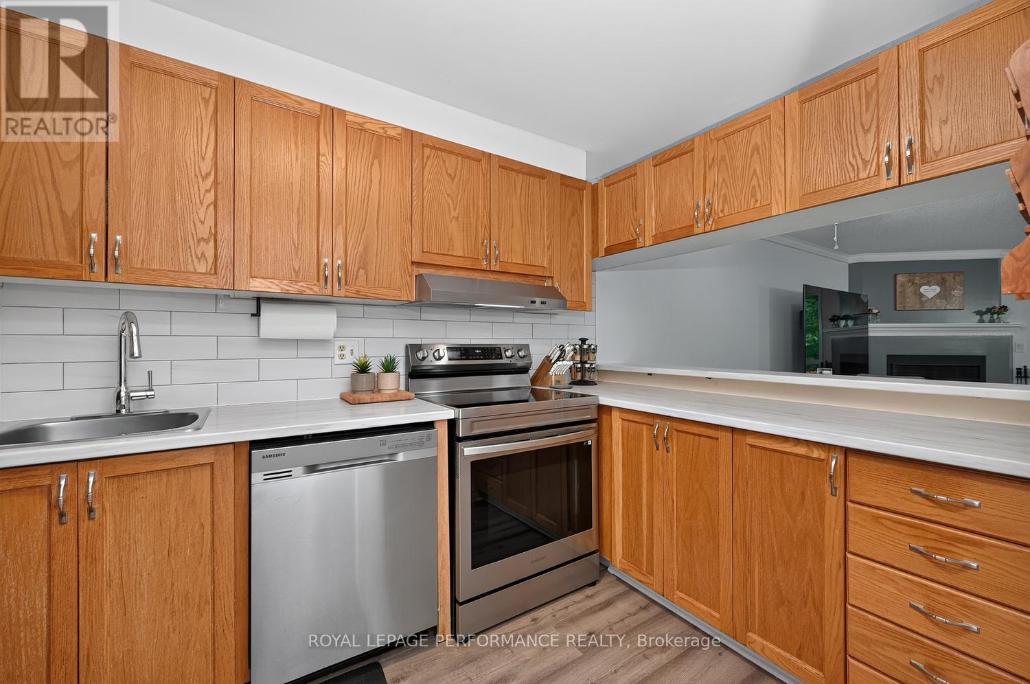A - 6812 Jeanne Darc Boulevard N