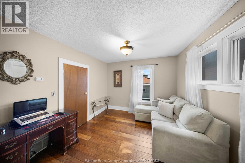 908 OAK STREET - Image 16