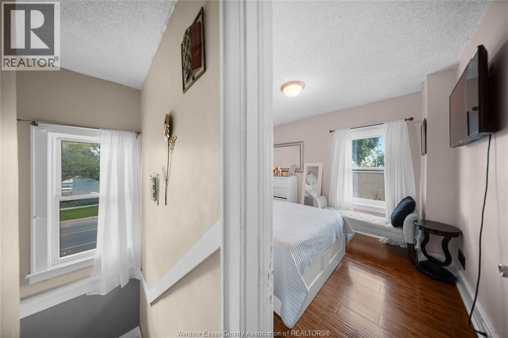 908 OAK STREET - Image 21