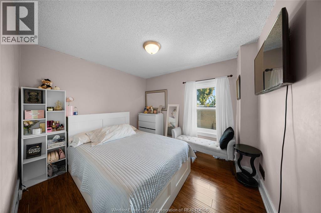 908 OAK STREET - Image 22