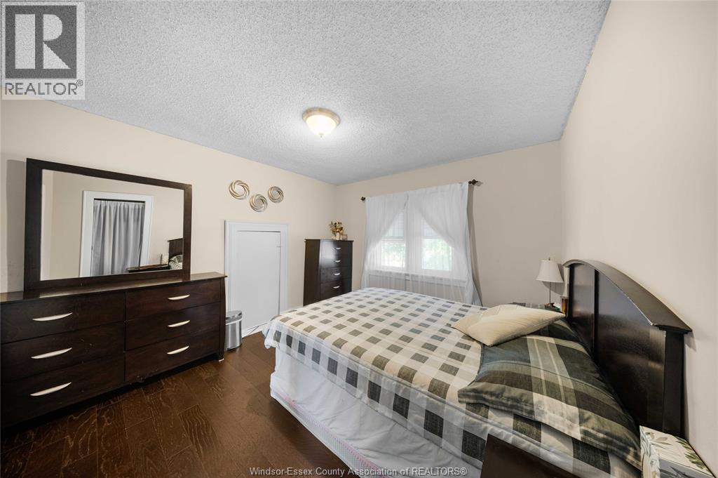 908 OAK STREET - Image 28