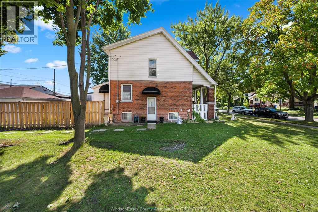 908 OAK STREET, Windsor — photo 3
