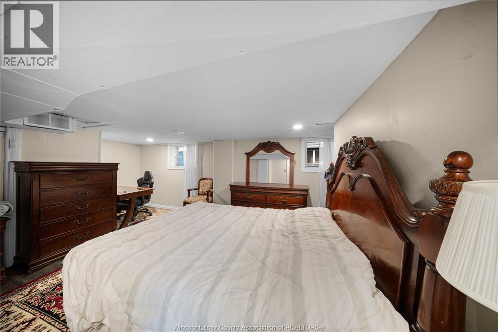 908 OAK STREET - 31