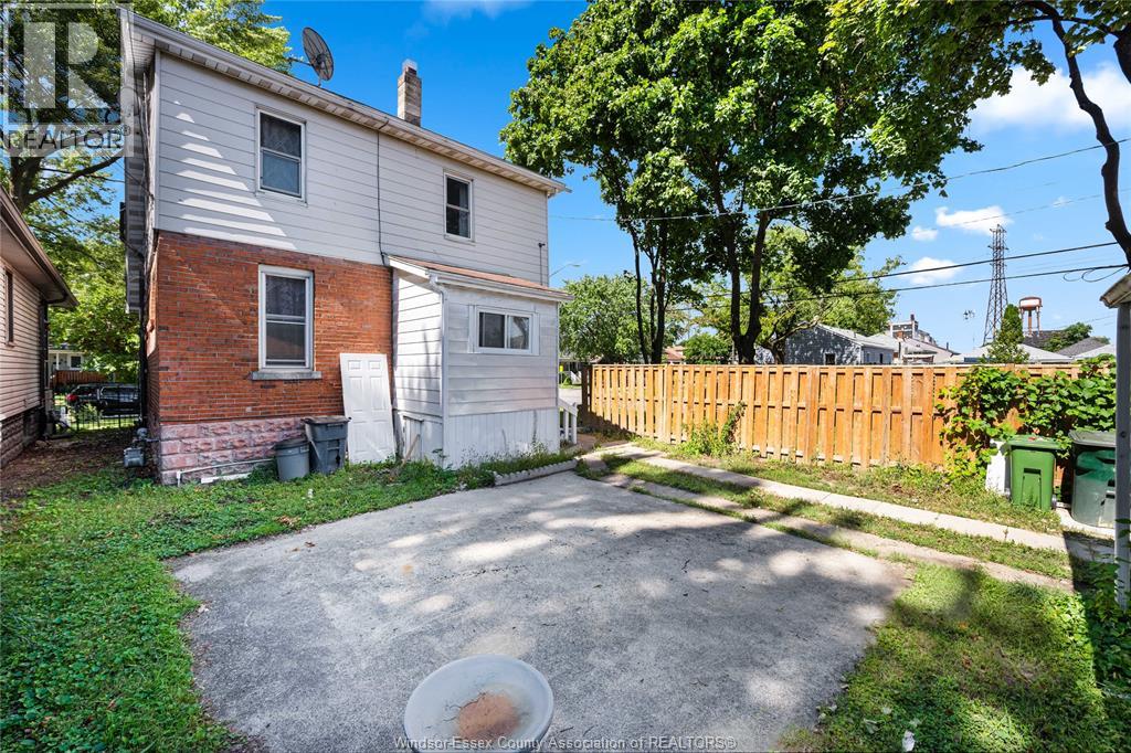 908 OAK STREET, Windsor — photo 4