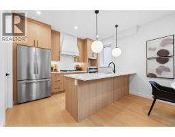 2pc Bathroom - 3, 521 15 Avenue Ne, Calgary, AB T2E1H7 Photo 11