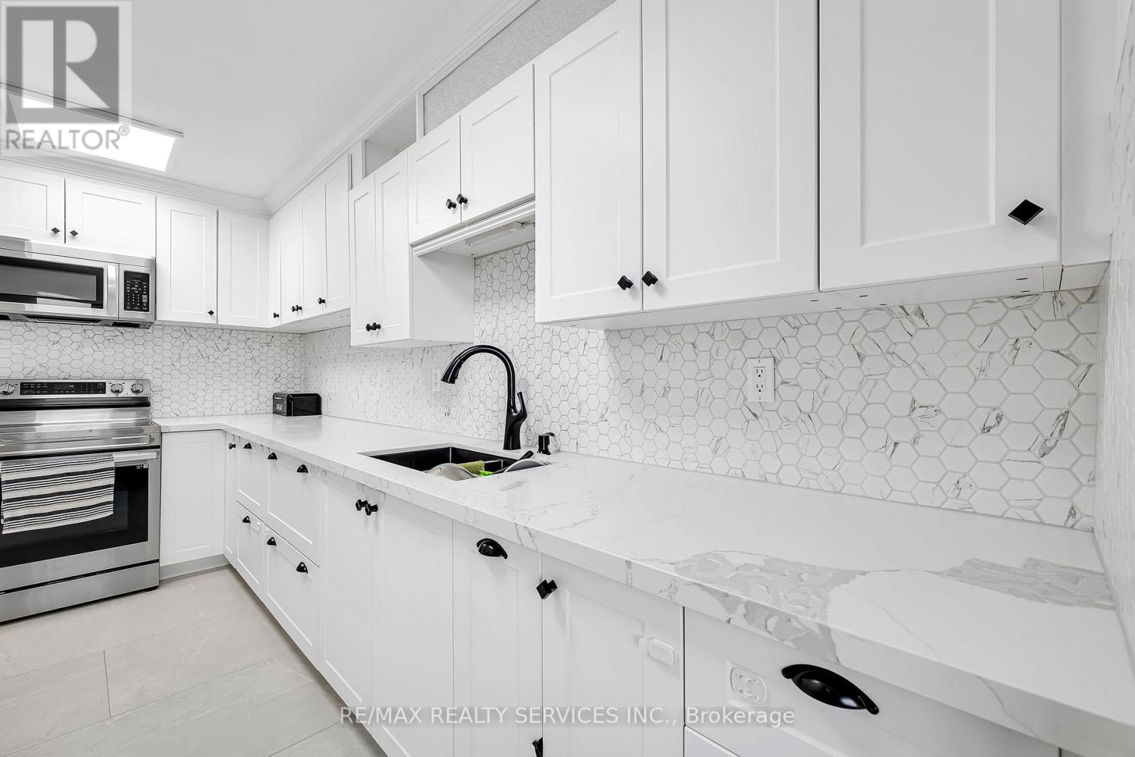 1701 - 180 MARKHAM ROAD, Toronto (Scarborough Village)