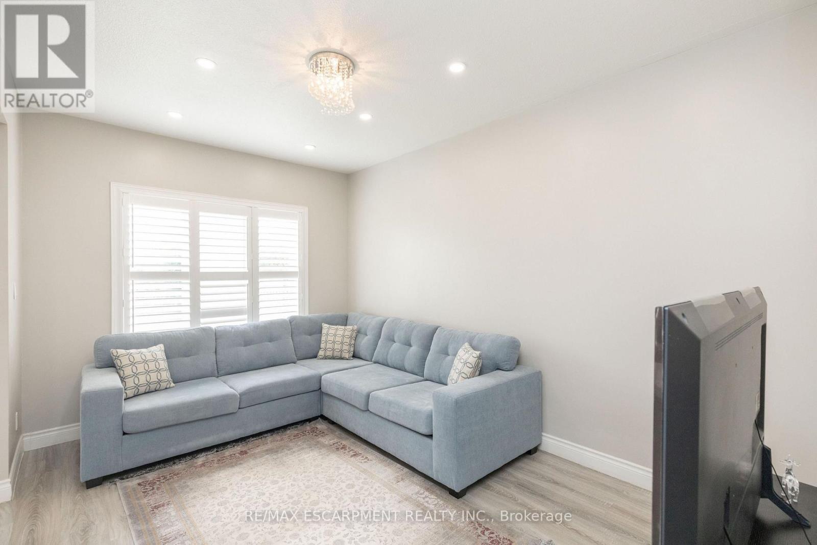 73 APPLEBLOSSOM DRIVE, Hamilton (Gourley) — photo 6