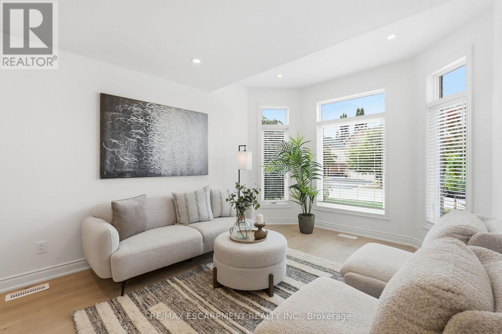 84 RILEY STREET, Hamilton (Waterdown) — photo 7