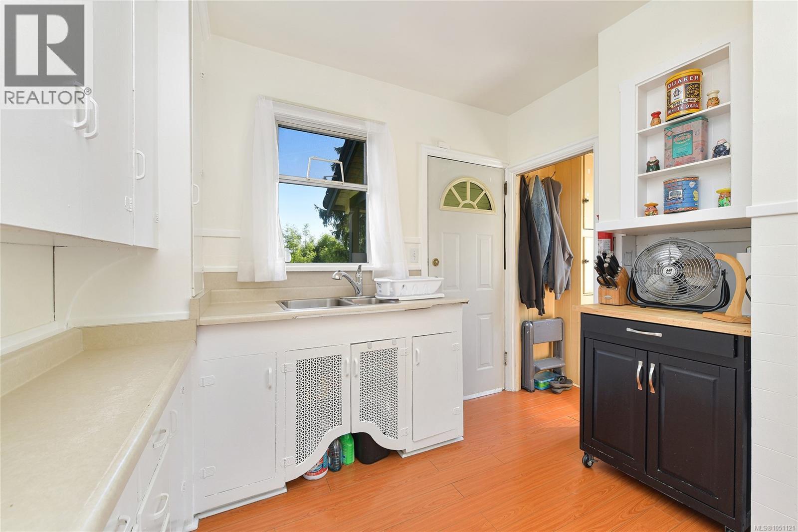 1113 Esquimalt Rd - 7