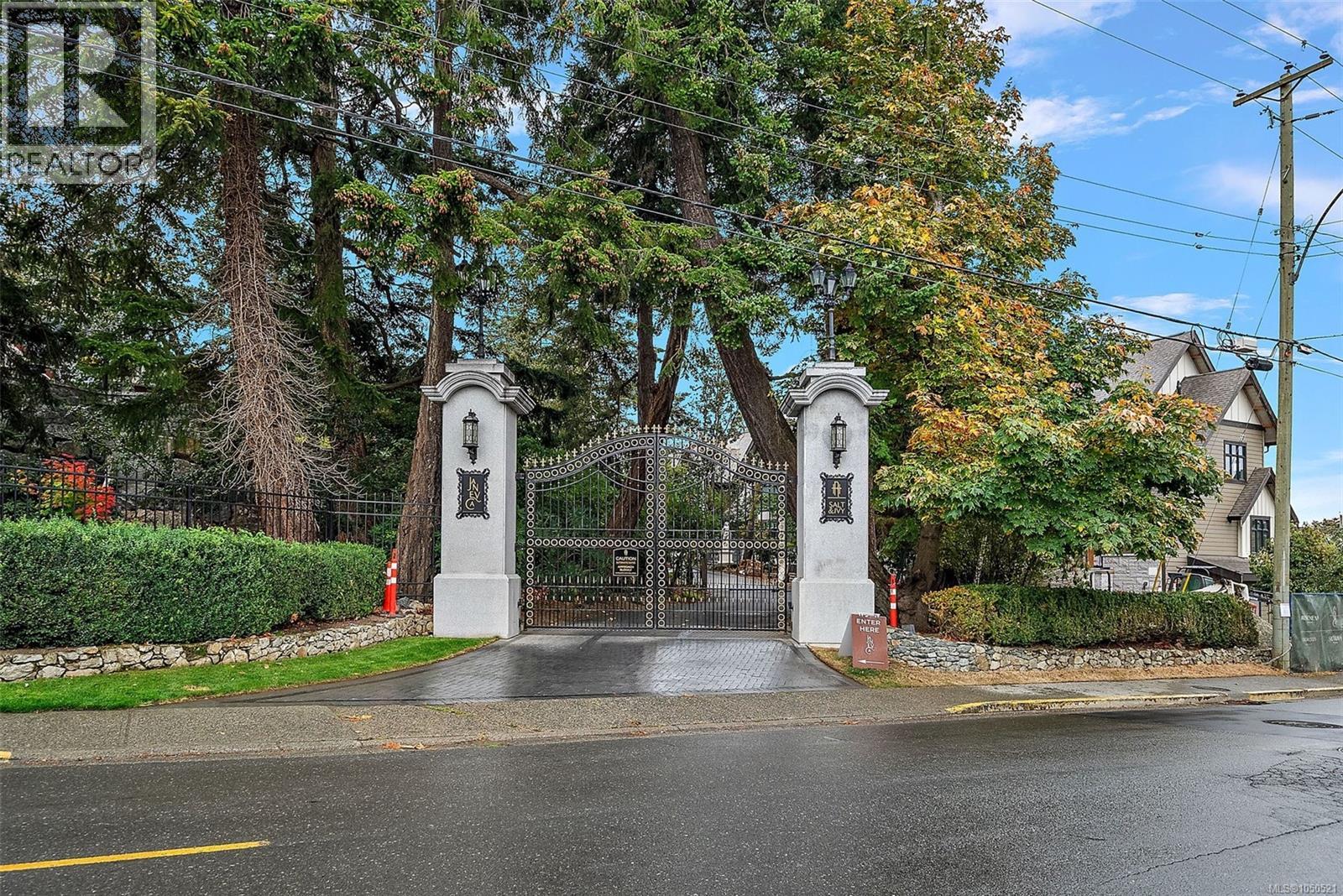 #207 427 Lampson St - 32