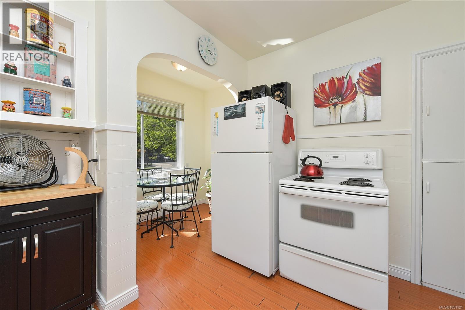 1113 Esquimalt Rd - 6