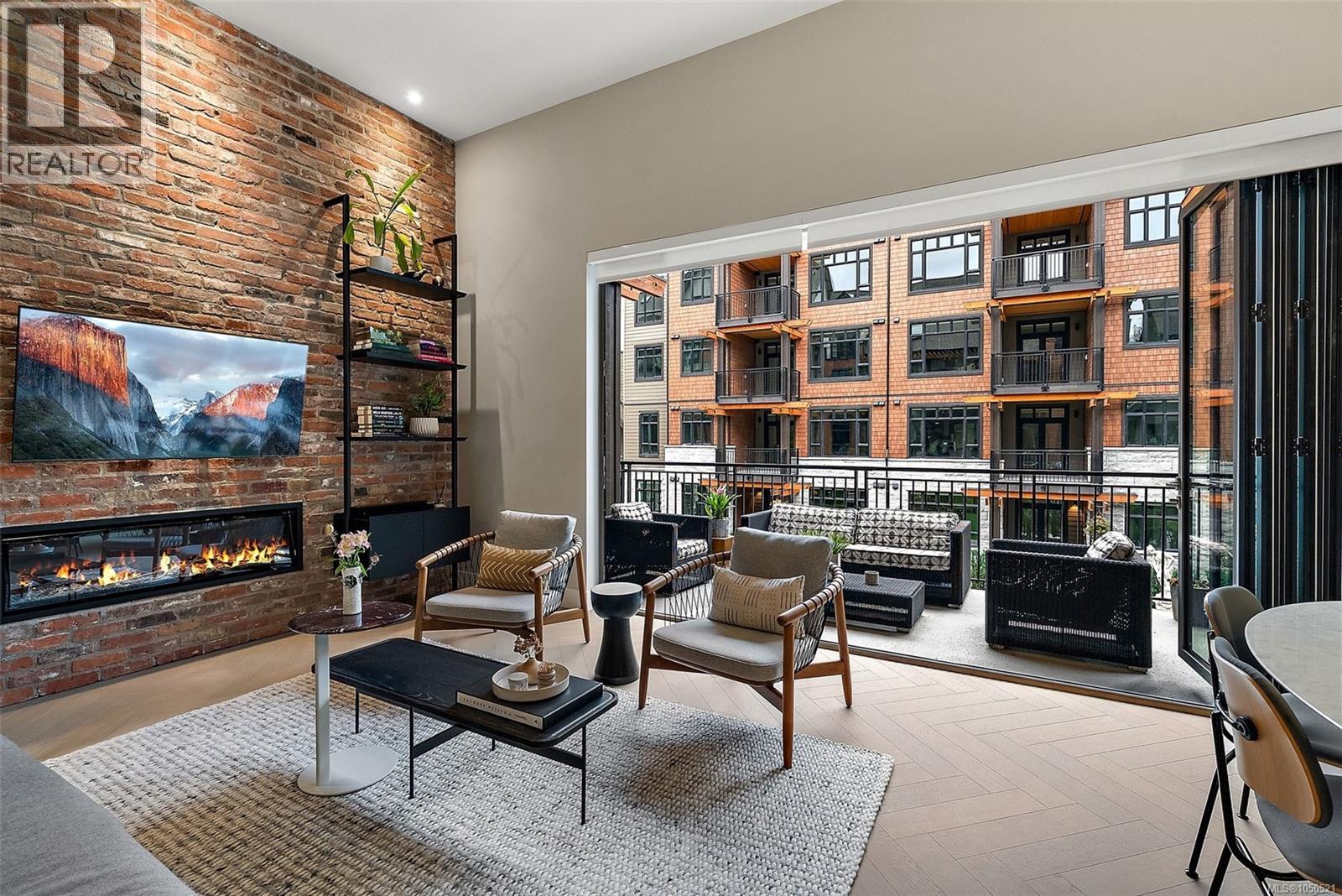 #207 427 Lampson St - 1