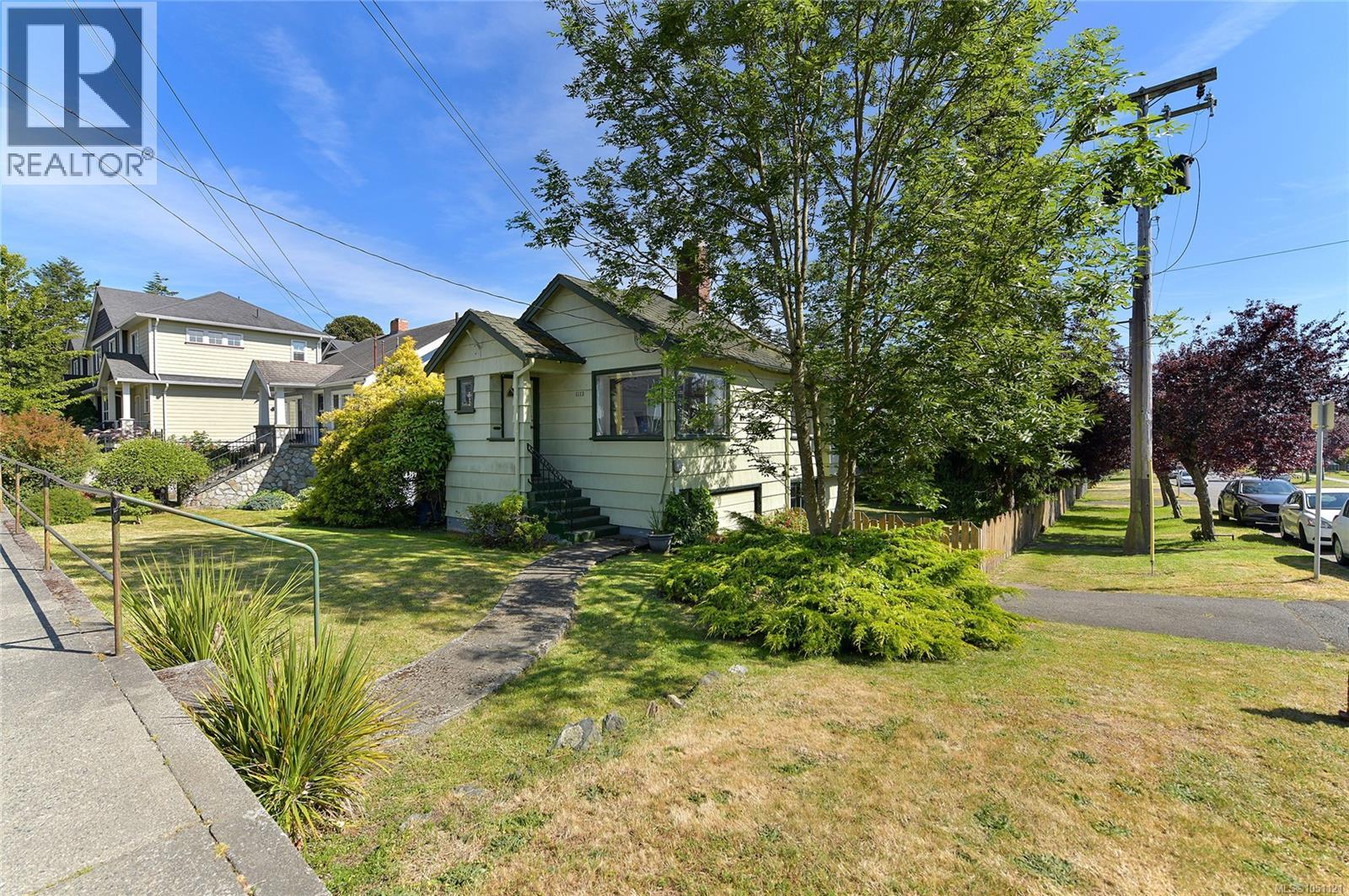1113 Esquimalt Rd - Image 24