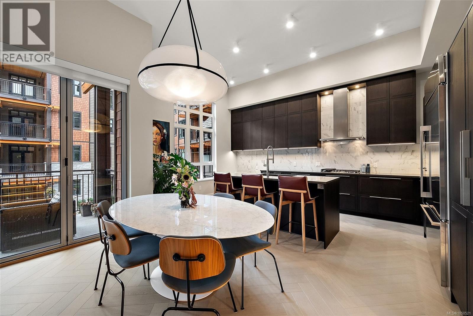 #207 427 Lampson St - 6
