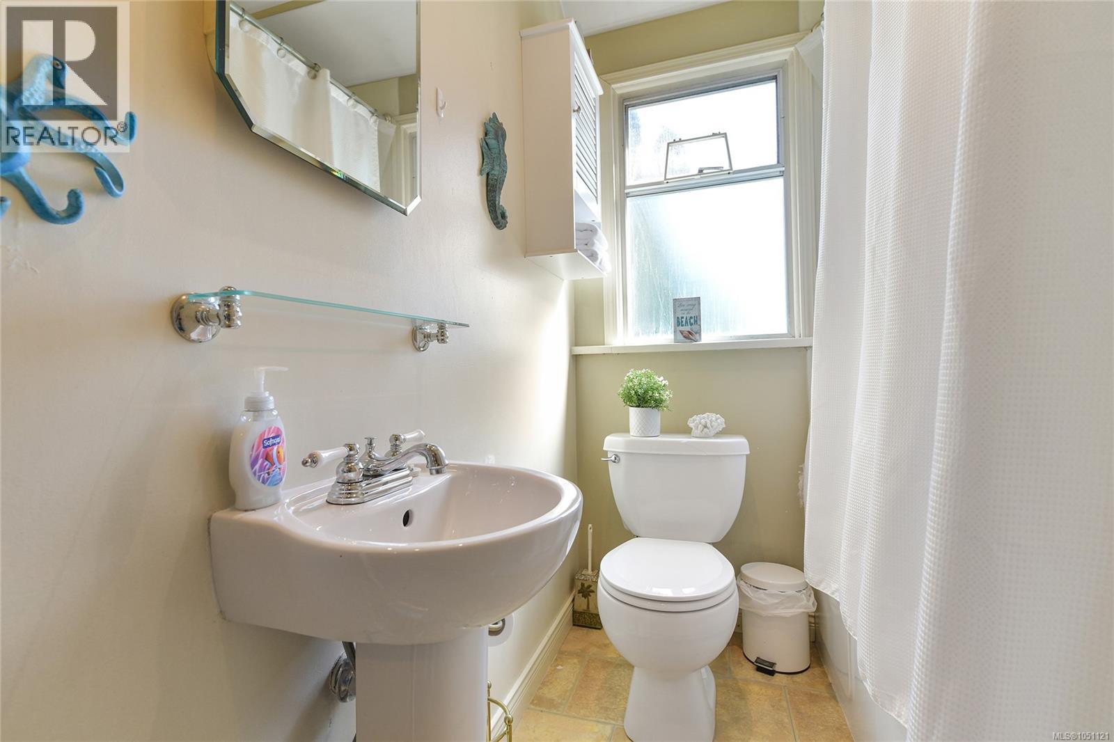 1113 Esquimalt Rd - Image 11
