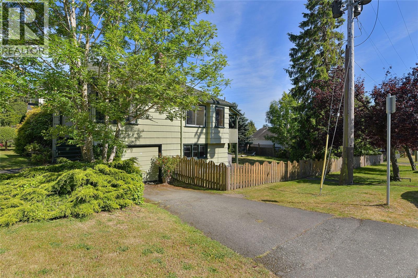 1113 Esquimalt Rd - 25