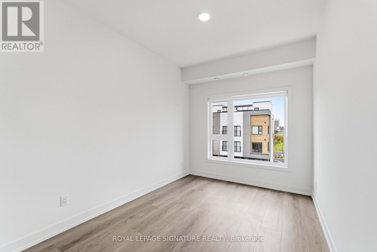 16 Melbourne Avenue — photo 12