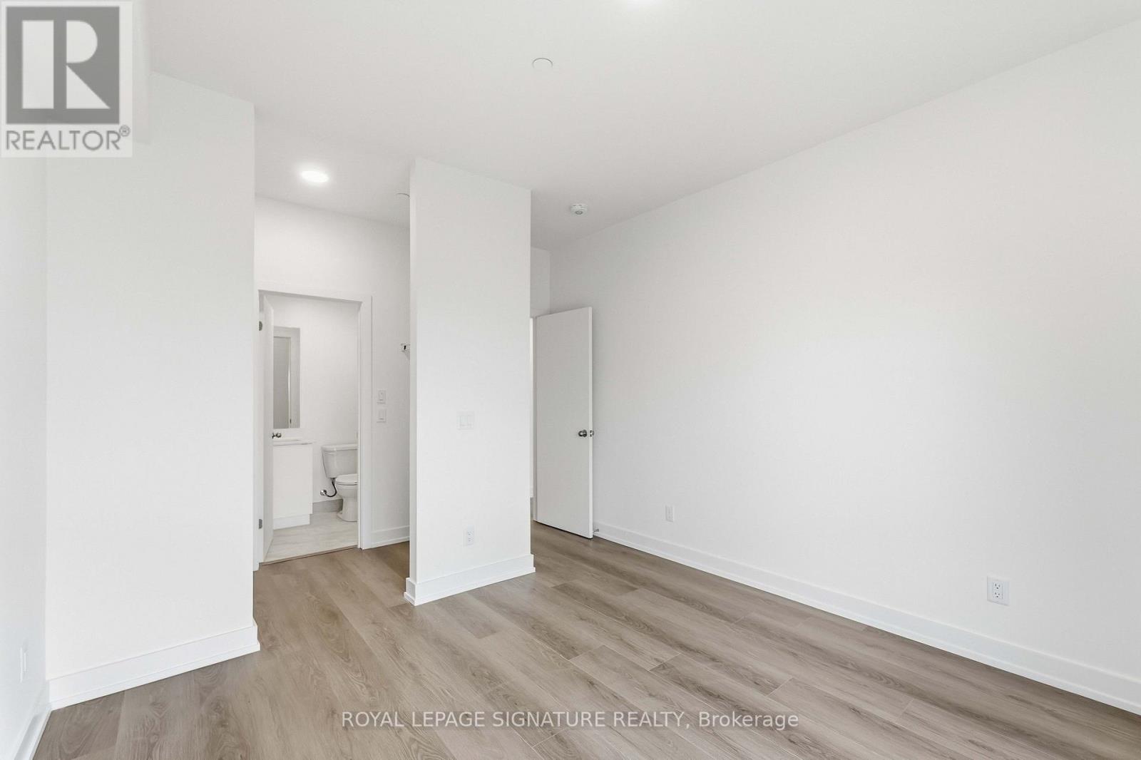 16 Melbourne Avenue — photo 7