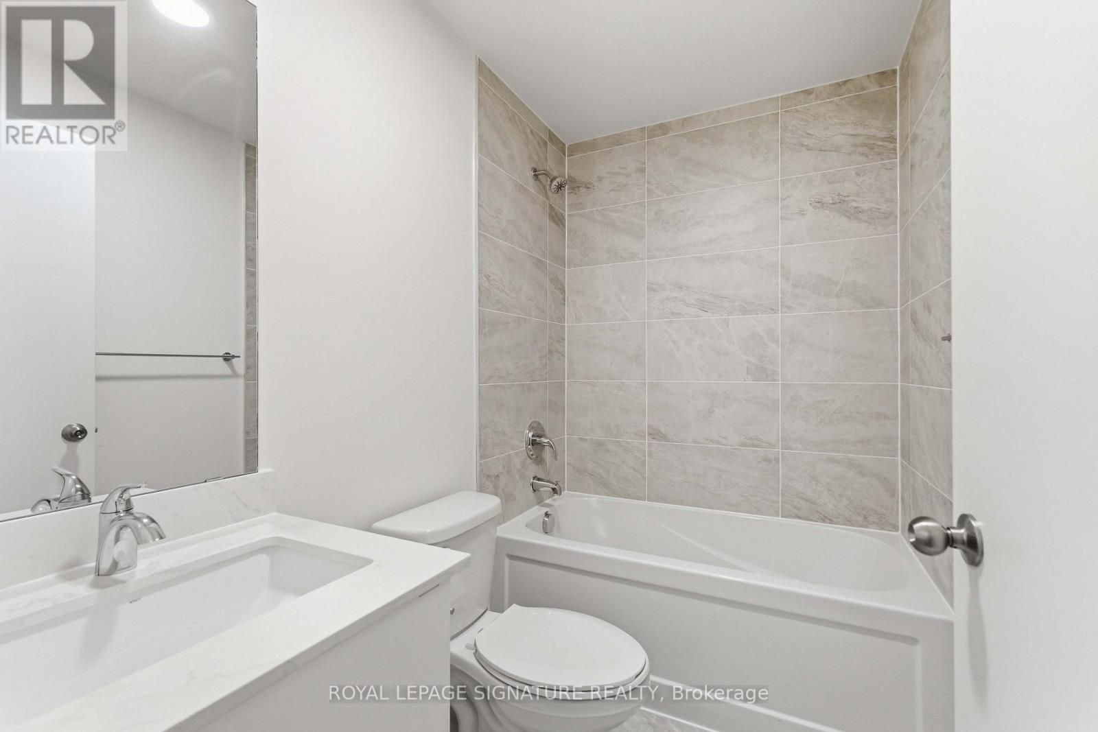 16 Melbourne Avenue — photo 13