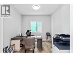Bedroom - 141 Vantage Drive, Cochrane, AB T4C3G3 Photo 11