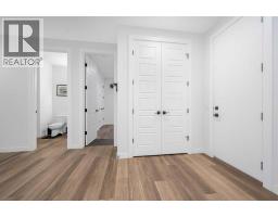 4pc Bathroom - 346 Edith Road Nw, Calgary, AB T3R1Y9 Photo 12