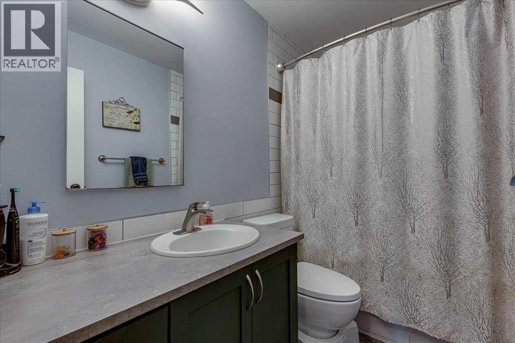 Listing photo – 3906 44 Street, Ponoka