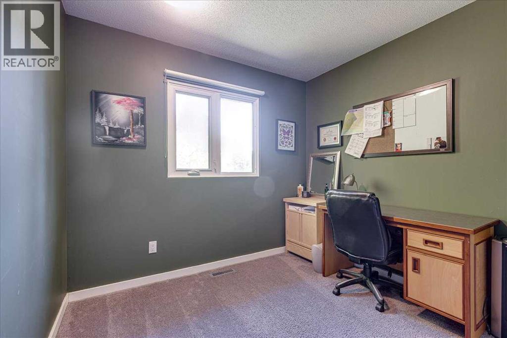 Listing photo – 3906 44 Street, Ponoka