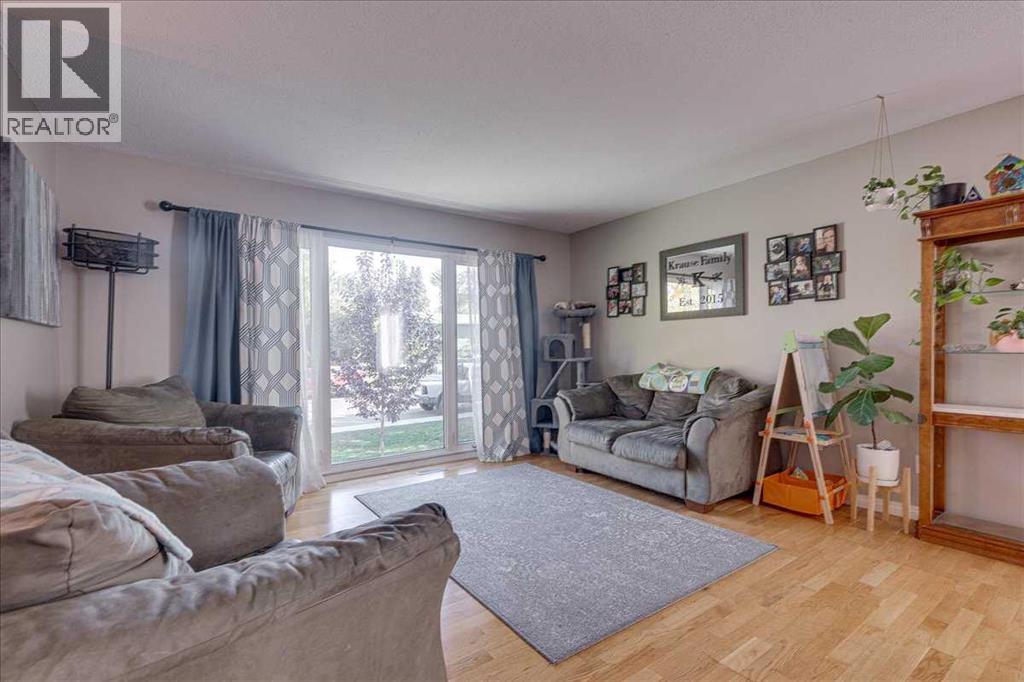 Listing photo – 3906 44 Street, Ponoka
