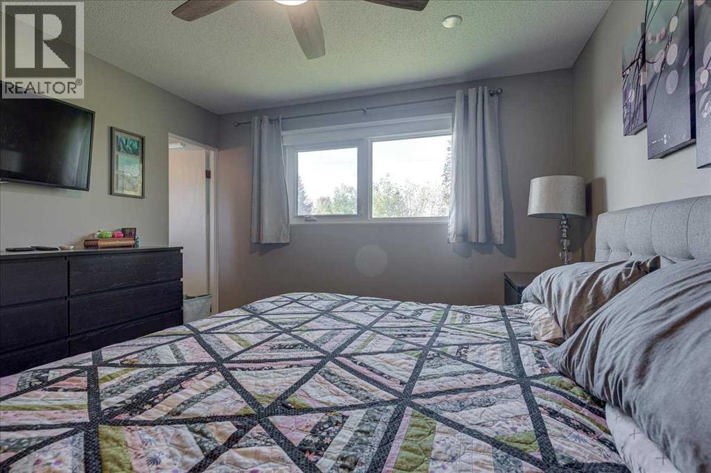 Listing photo – 3906 44 Street, Ponoka