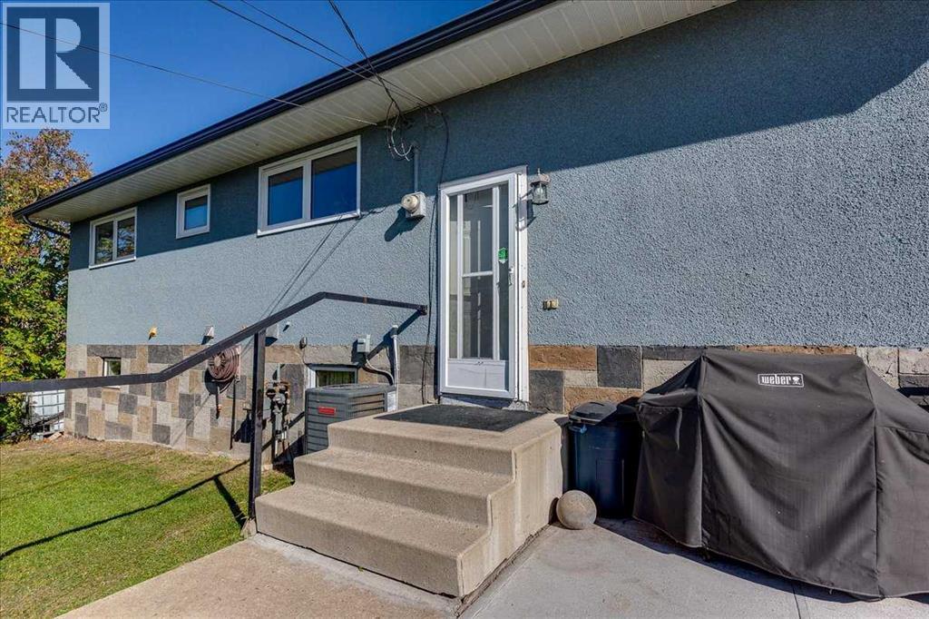 Listing photo – 3906 44 Street, Ponoka