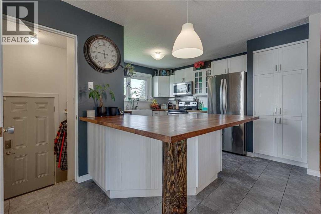 Listing photo – 3906 44 Street, Ponoka
