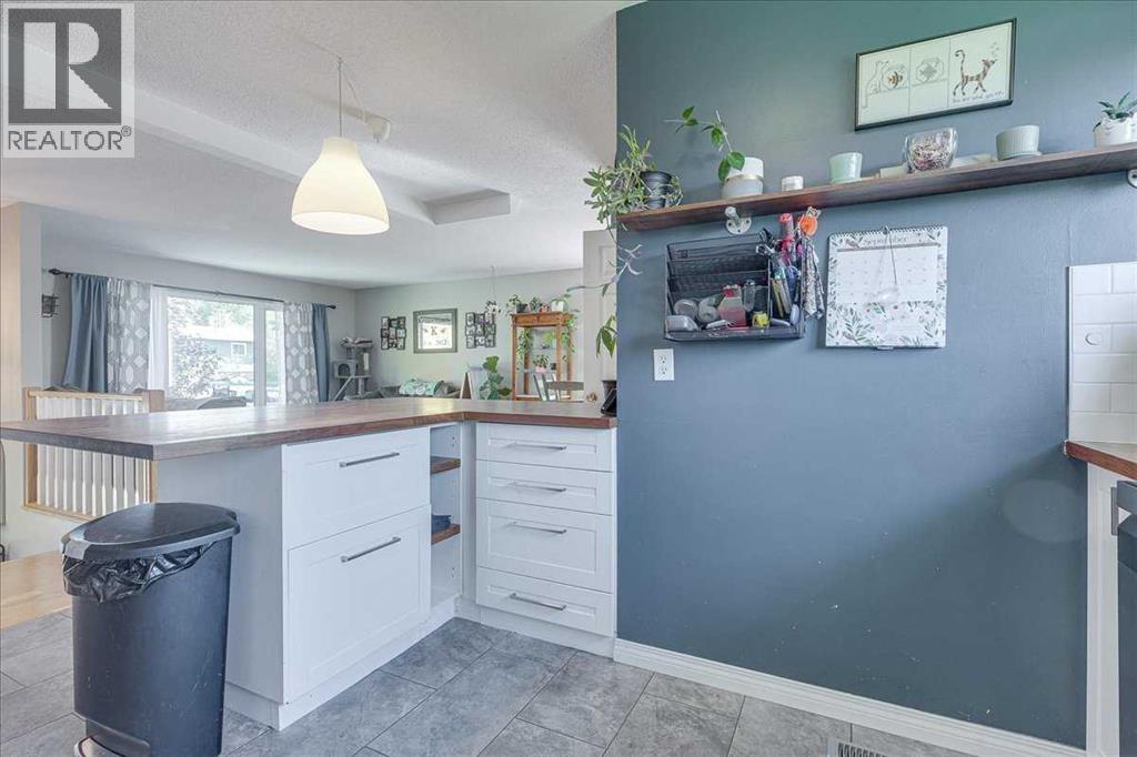Listing photo – 3906 44 Street, Ponoka