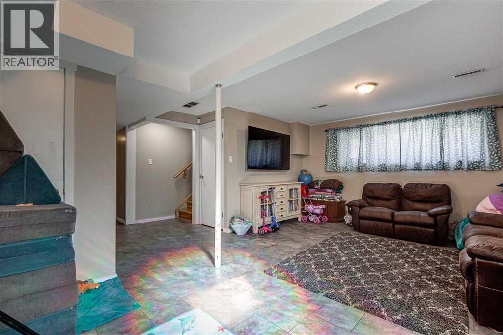 Listing photo – 3906 44 Street, Ponoka