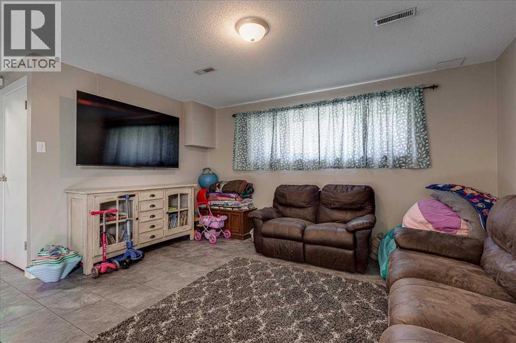 Listing photo – 3906 44 Street, Ponoka