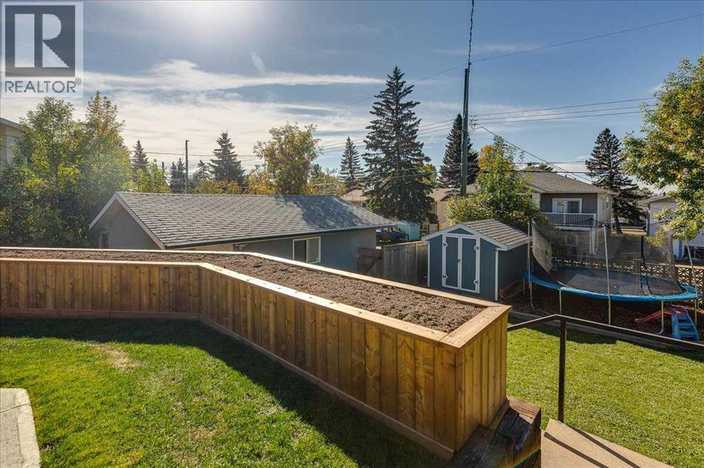 Listing photo – 3906 44 Street, Ponoka