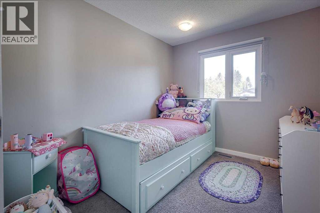 Listing photo – 3906 44 Street, Ponoka