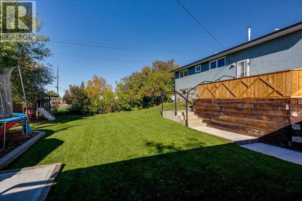 Listing photo – 3906 44 Street, Ponoka