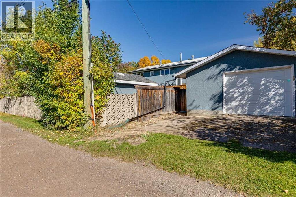 Listing photo – 3906 44 Street, Ponoka