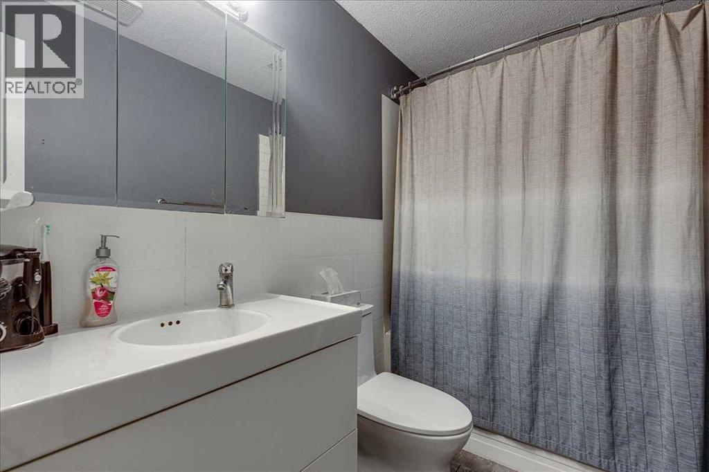 Listing photo – 3906 44 Street, Ponoka