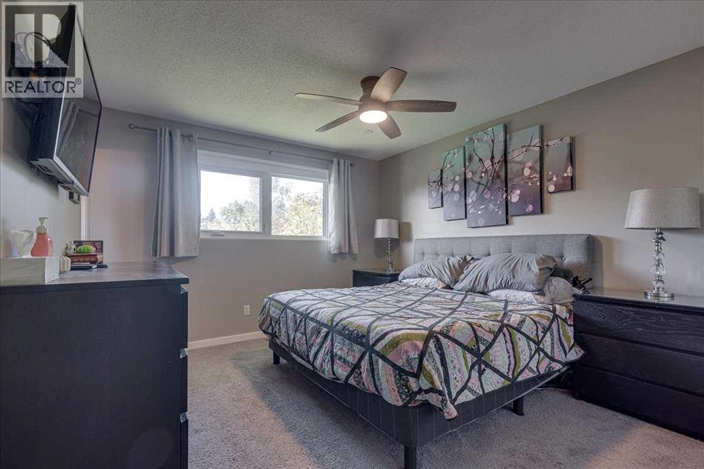 Listing photo – 3906 44 Street, Ponoka