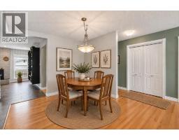 4pc Bathroom - 856 Lake Twintree Crescent Se, Calgary, AB T2J2W3 Photo 9