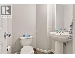 4pc Bathroom - 2952 Peacekeepers Way Sw, Calgary, AB T3E7R6 Photo 14